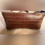 London Fog EUC Crocodile Crossbody Shoulder Bag Clean Inside Brown Gold Photo 2