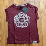 Game of Thrones RARE Crew Neck Graphic TShirt Cherry Burgundy Women’s Size M NWT Red Size M Photo 0