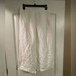 The Limited Women’s White Capri Pants. Size 8. Photo 1