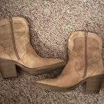 Target Boots  Photo 0