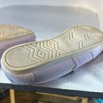 Tom slightly use lavender shoes. Size 6 medium. They’re very beautiful lavender‌ Photo 7