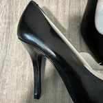 Chinese Laundry  Black Pumps Size 8 - PEELED LEATHER IN BACK Photo 5