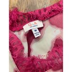 Q&A  Women's Red White Tie Dye V-Neckline Sleeveless Blouse Top Size Medium Photo 3