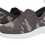 Blondo  Karen Waterproof Knit Sneaker camo size 7 Photo 0