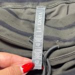 Vuori  Daily Legging Tie Dye Stripe Active Leggings High Wasted Drawstring Sz SM Photo 4