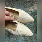 Vintage NOS Corsina embroidered fabric bone evening pumps, size 9.5M Photo 6