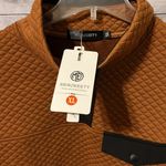 Merokeety Marokeety Quilted Sweatshirt Pullover Photo 1