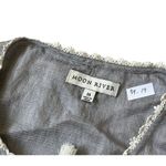 Moon River Gray Balloon Sleeve Embroidered Top Women's Size Medium | 39-19 Photo 2