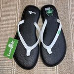 Sanuk Yoga Mat Slim White Sandals Women’s Size 5 Photo 0