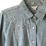 Denim Chambray embroidered Snowflake and rhinestones snap front shirt. Size L Photo 2