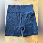 Women’s ribbed black workout shorts and sports bra set Photo 1