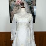 Pretty Vintage 1960s Organza Wedding Gown White Size 10 Photo 3
