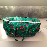 Lightweight spacious travel bag💚❤️🤍 Green Photo 6