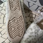 Toms NWOT fuzzy shoes Photo 3