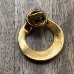 Gold Tone round Wreath Pearl Vintage Lapel scarf hat Pin 1950’s retro nostalgia Photo 2