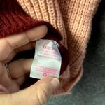 No Boundaries  Sweater Womens 3XL (21) Peach Red Knitted Twisted Front V-Neck Photo 4