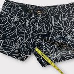 Gap Women’s  Black & White Floral Flat Front Chino Shorts Size 8 Photo 2