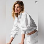 Alo Yoga NWT Cropped 1/4 Zip Alumni Pullover Lightweight Jacket in White Size L Photo 4