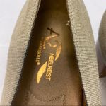 Aerosoles  A2 Heel Rest Women’s Shoes 10 M Tan color shade Casual Photo 2