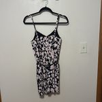 Evereve  Aliyah Floral‎ Print Sleeveless Tie Waist Romper Black Baby Pink Photo 7