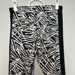 Nike ⭐️ black and white abstract pattern athletic leggings size medium Photo 6