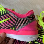 Nike Free Tr Fit 5 Pink Pow/Volt Black Athletic Shoes Size 7 Photo 9