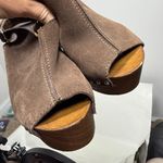 Charles David Tahnee Wedge Sandal in Chocolate Suede Photo 7