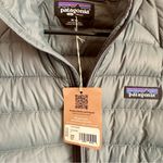 Patagonia NWT  Women's Down Jacket Size M Photo 6