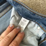 Vineyard Vines Denim Jean Shorts Women's Size 2 Light Wash Frayed Raw Hem Photo 3