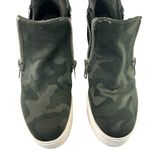 Steve Madden  Camo Platform Sneakers Green Womens 7 Wedgie Side Zippers Shoe Photo 4