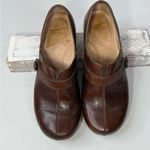 Dansko  Women's Solstice Professional Clogs Closed Heel & Button Strap Brown-39 Photo 3