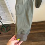 Lululemon  On The Fly Jogger size 4 workout yoga‎ athleisure outdoors hiking Photo 5