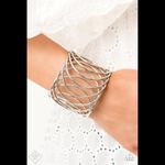 Paparazzi ♥ Dizzyingly Diva - Silver Bracelet Photo 1
