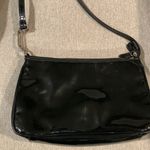 Villager Liz Claiborne Shoulder bag, Patent leather, silver hardware Photo 3