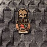 New Skeleton with Rose Tac Pin Great for Halloween 🎃 💀 Black Photo 0