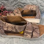 Adrienne Vittadini open-toe sandal with straps, cork sole, snakeskin.Size 9. Photo 2