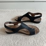 Dansko  Reece Sandal Size 39 8.5 Black Leather Toe Strap Slingback Flat Photo 4