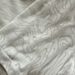 Lululemon  crescent tee white veil size 4 Photo 4