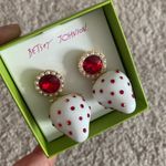 Betsey Johnson  white strawberry earrings. Photo 4