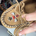 Minnetonka Thunderbird Animikii Suede Beaded Hardsole Moccasin Size 8 Womens Photo 4