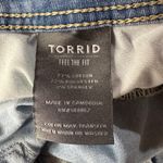 Torrid SZ 22R Luxe Slim Boot Jeans Stretch Hi-Rise Zip-Fly Pockets Light Wash Photo 7