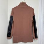 Venus Casual Turtleneck Sweater Faux Leather Sleeves Women’s Size Medium Soft Photo 6
