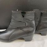 Clarks Women's Black Leather Ankle Heeled Boots Size 8.5M SKU 6222 Photo 4