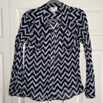 Milly  New York Womens 8 Navy Chevron Top Lightweight Button Long  Clean Girl Photo 0
