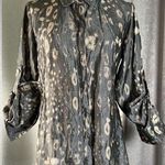 HILTON HOLLIS Gray Patterned Button Photo 1