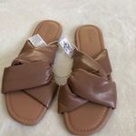 Old Navy New  padded soft twist flat sandals, women size 7.5 Photo 1
