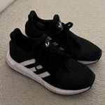 Adidas Tennis Shoes Photo 0