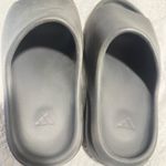 Adidas Onyx Yeezy Slides Photo 1