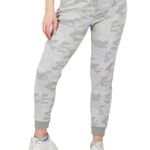 We Wander New Camo Print Fleece Skinny Leg Joggers Sweatpants Grey Size Medium Photo 0