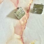 Silver tone and green post earrings Photo 5